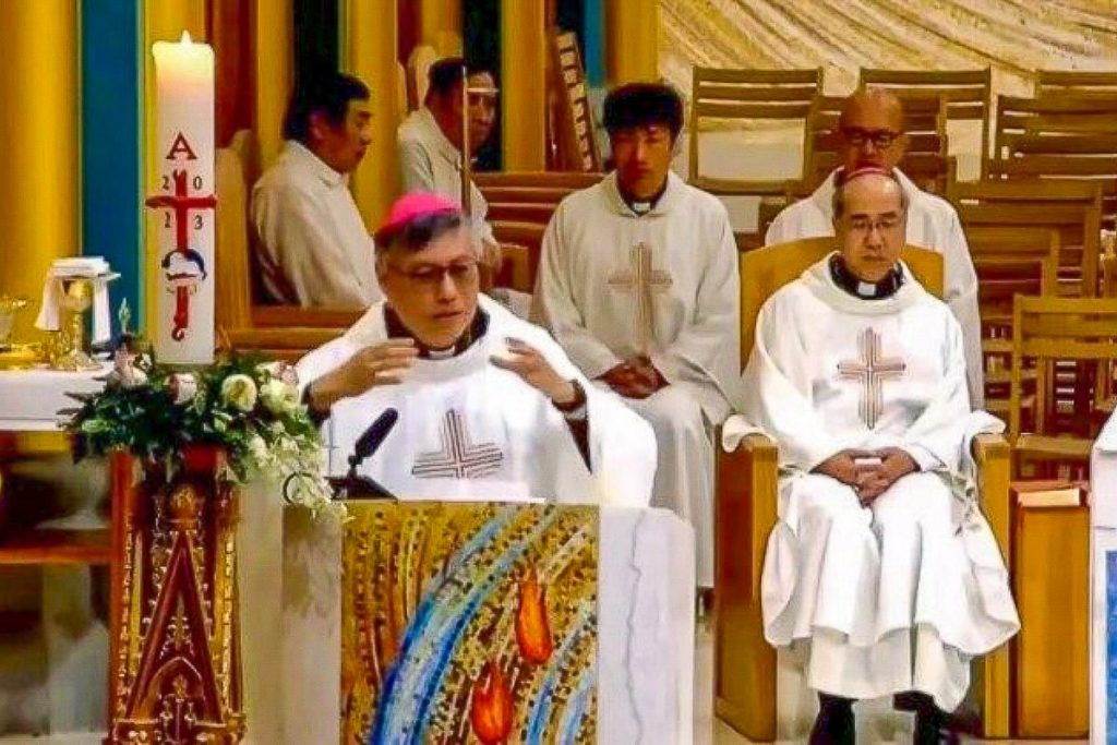 Le 21 avril 2023 dans l’église Saint-Joseph à Pékin, lors du dernier jour du voyage de Mgr Chow cette année dans la capitale chinoise.