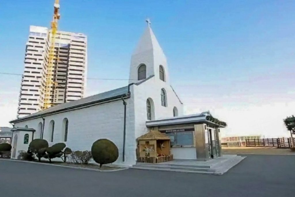 L’église Notre-Dame de Sokcho, dans l’est de la Corée du Sud, a été construite durant la Guerre de Corée, il y a près de 70 ans.