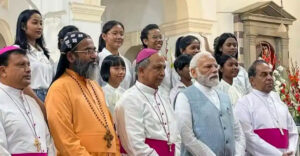Le Premier ministre Narendra Modi lors d’une visite dans la cathédrale de New Delhi, le 9 avril 2023 lors du dimanche de Pâques.