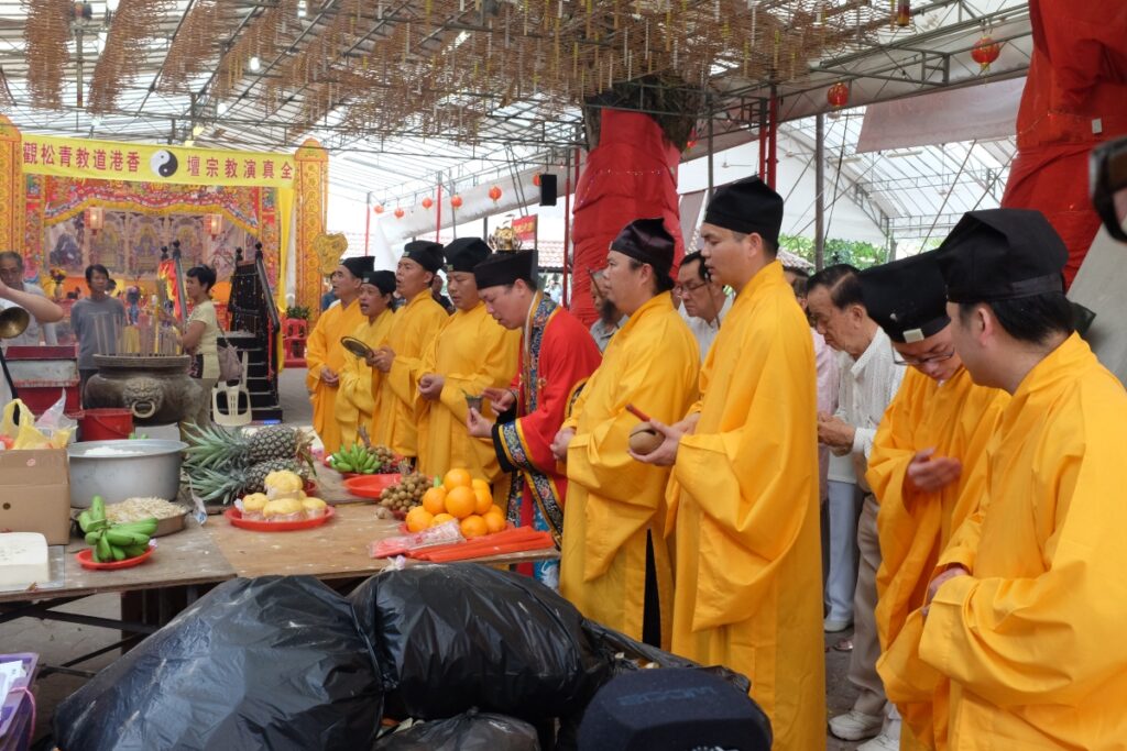 Une cérémonie taoïste dans le quartier de Geylang, à Singapour.