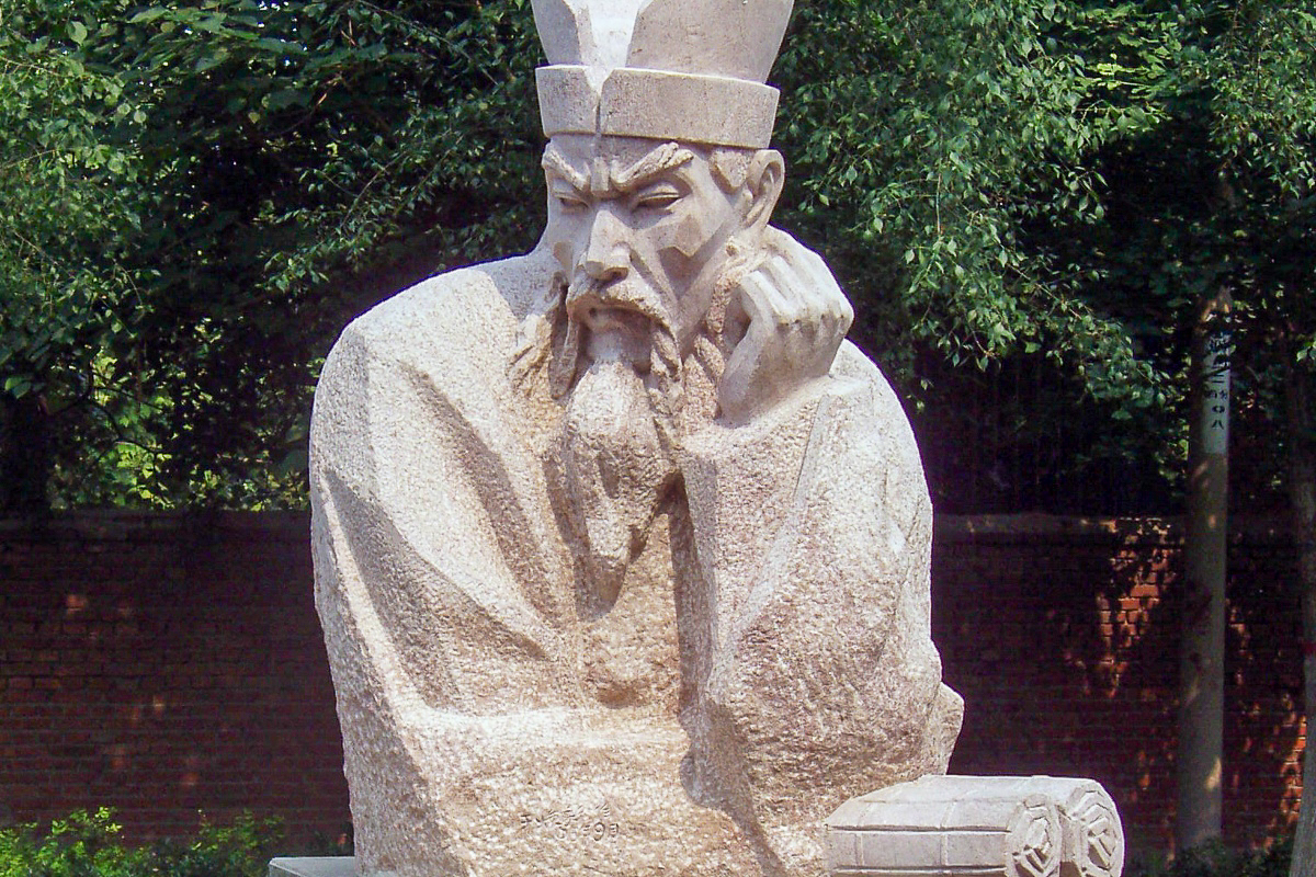 Une statue moderne représentant le juriste, politicien et philosophe chinois Shangyang.