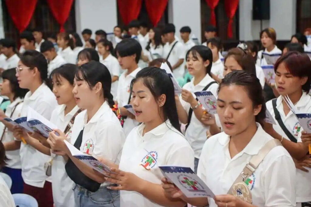 Des jeunes catholiques birmans en avril 2023. De nombreuses familles s’inquiètent d’un projet de service militaire obligatoire annoncé par la junte.