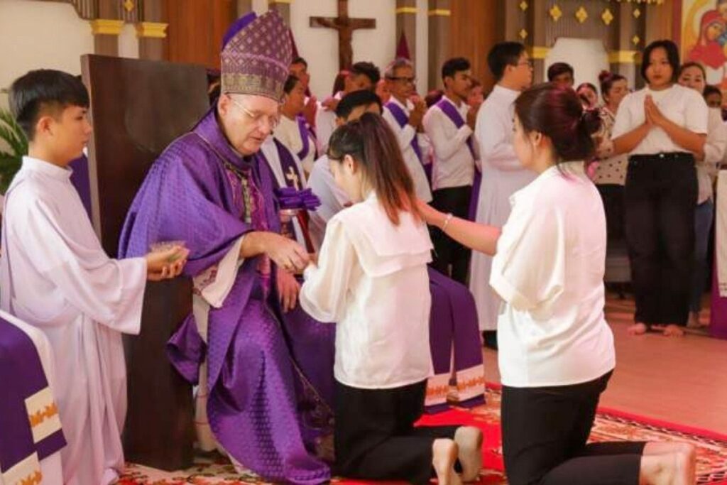 Mgr Olivier Schmitthaeusler à Phnom Penh, le 17 février durant l’appel décisif.