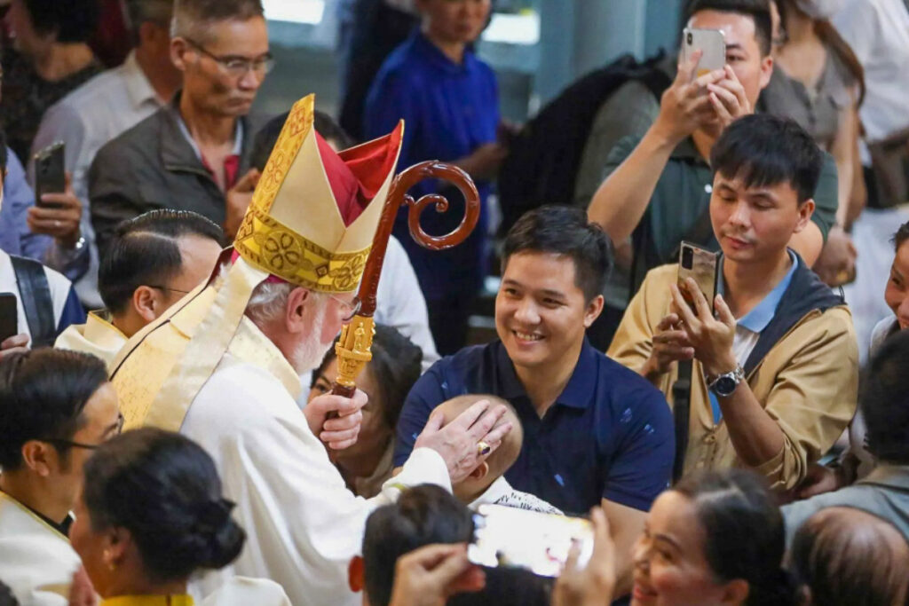 Mgr Richard Gallagher, secrétaire du Vatican pour les Relations avec les États, le 10 avril, dans la cathédrale Saint-Joseph de Hanoï.Mgr Richard Gallagher, secrétaire du Vatican pour les Relations avec les États, le 10 avril, dans la cathédrale Saint-Joseph de Hanoï.