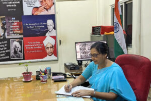 Sœur Swarna, directrice d’un lycée de Mumbai : « Dans mon bureau, il y a des photos de leaders comme Gandhi et Nehru. Quand un élève entre, je fais en sorte qu’il apprenne une citation. »