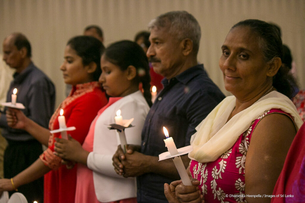 Une célébration pascale au Sri Lanka. Ruwani Mudalige, 58 ans, témoigne de la difficulté de se convertir au catholicisme dans un village majoritairement bouddhiste.