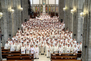 Le 7 juin dans la cathédrale de Myeongdong, tous les prêtres de l’archidiocèse de Séoul étaient rassemblés pour la Journée mondiale de prière pour la sanctification des prêtres (à l’occasion de la fête du Sacré-Cœur).