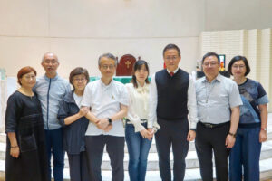 Le diocèse de Hong-Kong compte quatre nouveaux diacres permanents, ordonnés ce samedi 29 juin (à partir de la gauche) : Francis Mok, Joseph Ng, Wilson Choi et John Siu, ici avec leurs épouses.