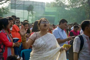 Des chrétiens bangladais participent à une célébration pascale dans le centre de Dacca en 2018.