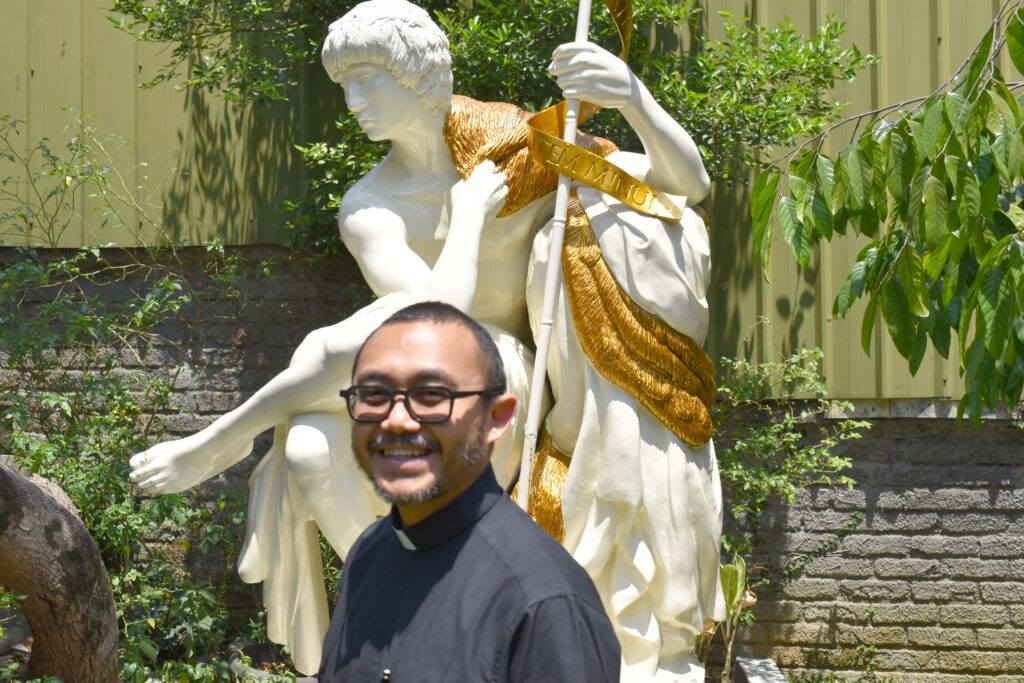 Le père Thomas Kristiatmo enseigne la théologie dogmatique au grand séminaire de Bandung, à 120 km de Jakarta.