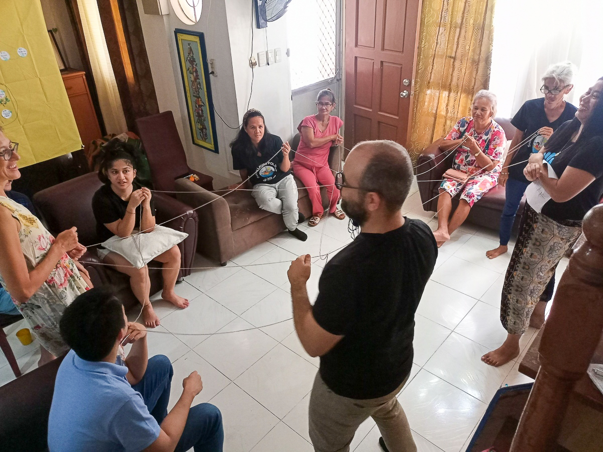 Lors des journées de festival, les enfants font des activités créatives et artistiques. Crédit : ATD Quart Monde Philippines