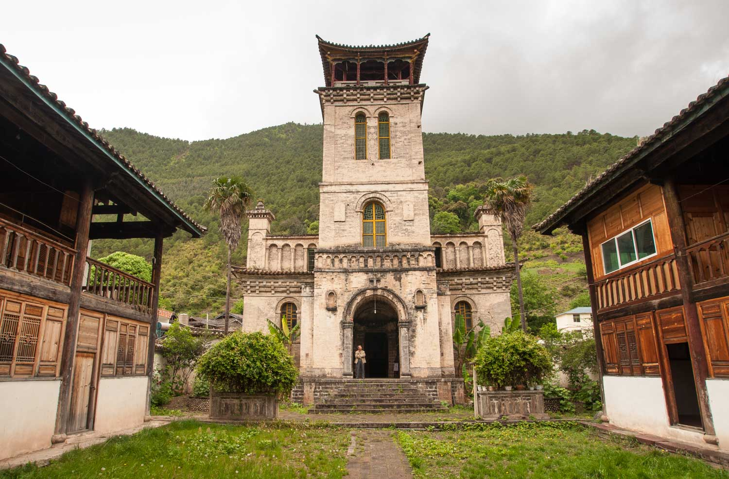 Eglise de Cizhong province du Yunnan, construite par les missionnaires des MEP, XIX e siècle.