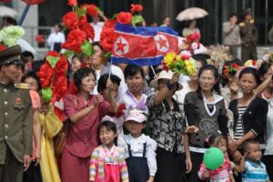 Des spectateurs à Pyongyang lors d’une parade militaire nord-coréenne en septembre 2013.