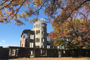 Le Mémorial de la Paix d’Hiroshima, ou Dôme de Genbaku, a survécu à la bombe atomique et constitue aujourd’hui un symbole du pouvoir destructeur de l’arme nucléaire.