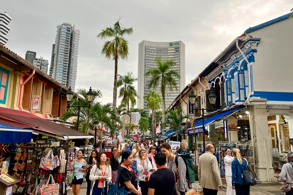 Bussorah Street, Kampong Glam. Singapour compte environ 15 % de Malais, majoritairement musulmans.