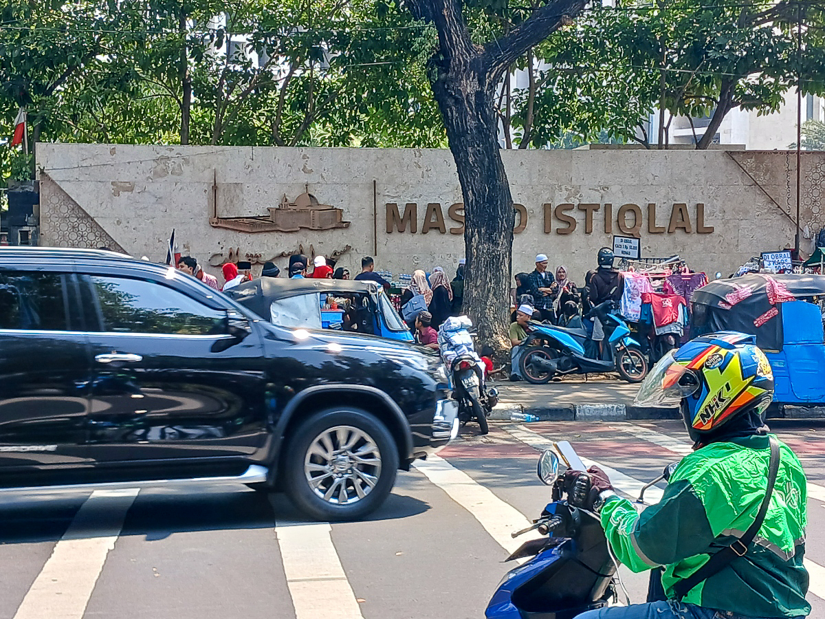 L’entrée de la mosquée de Jakarta.