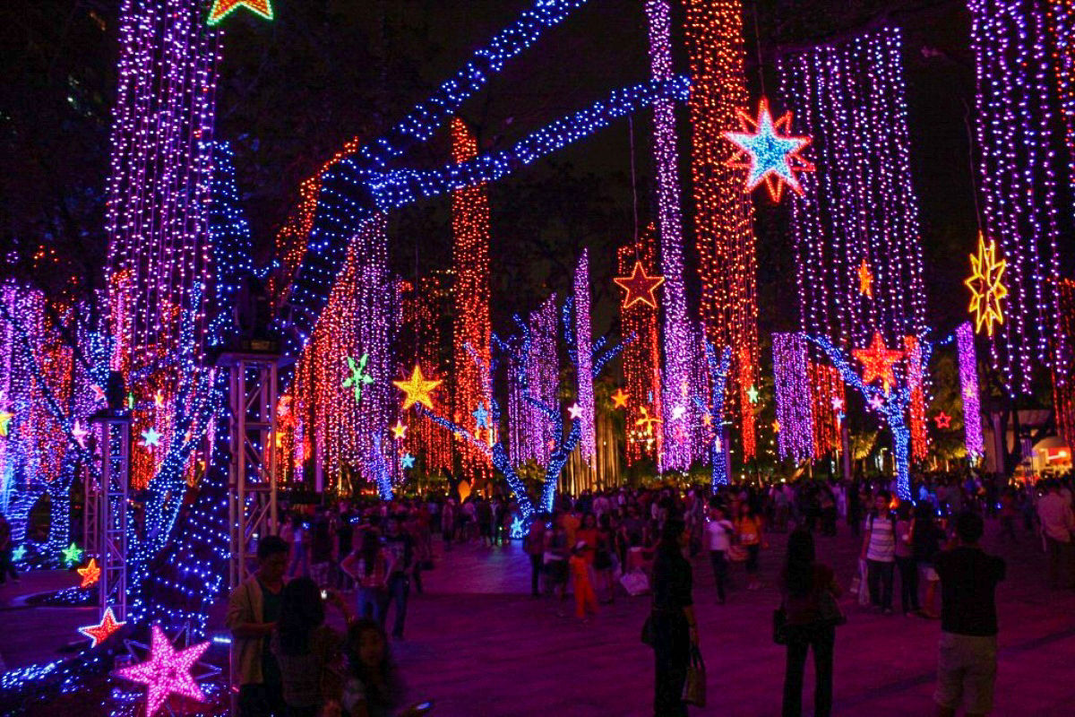 Les lumières du festival of light qui a lieu à Makati City toutes les heures durant la période de Noël font la joie des petits et des grands.