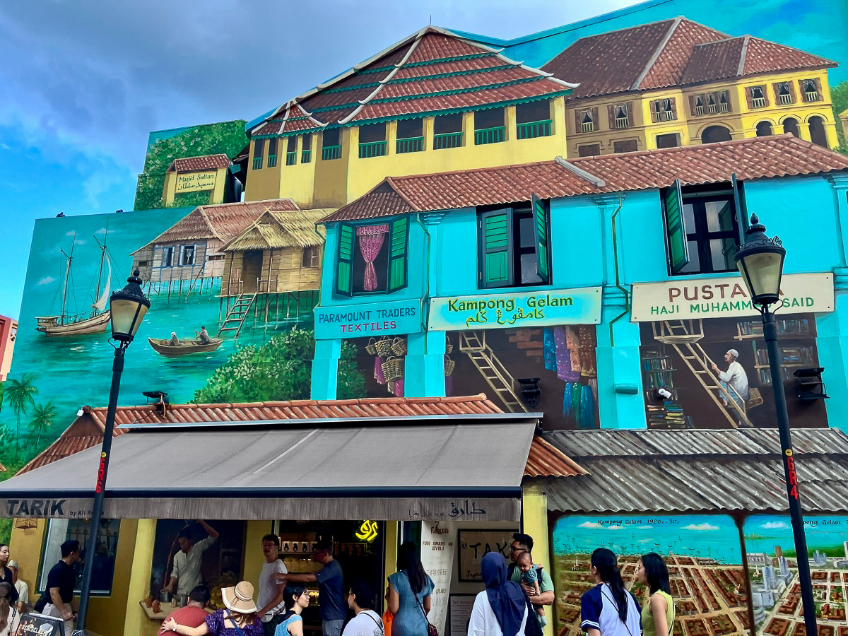 Une fresque représentant l'ancien quartier de Kampong Glam, un de premiers à avoir été habités à Singapour.