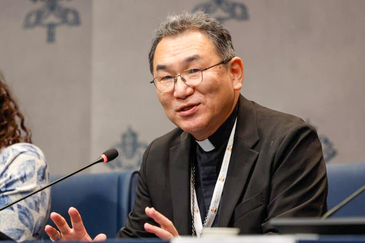 Le cardinal Tarcisio Isao Kikuchi, archevêque de Tokyo, ici le 8 octobre au Vatican lors d’un point presse du Synode.