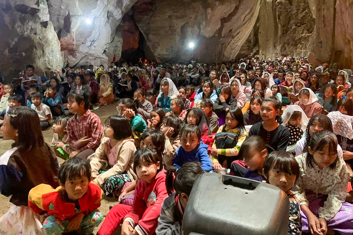 La grotte rebaptisée « Mothers’ Cave » où une majorité de femmes et d’enfants ont célébré la messe de minuit, le 24 décembre dans le nord-est birman.