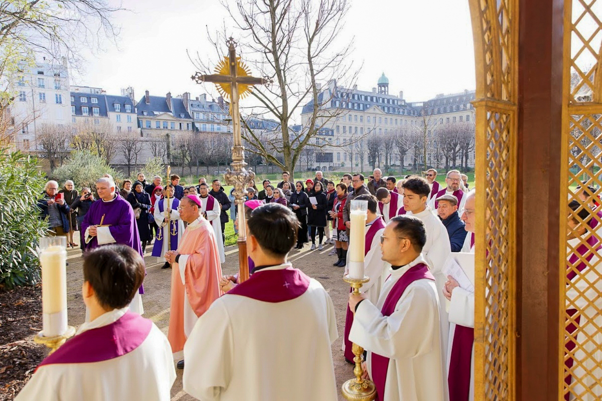 L’inauguration d’une stèle vietnamienne, le 15 décembre 2024 dans le jardin des Missions Étrangères de Paris.