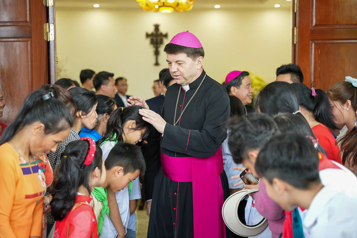 Mgr Zalewski, premier représentant pontifical résident, le 16 février 2024 au Vietnam.