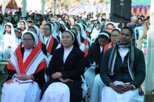 Des chrétiens du diocèse d’Imphal (Manipur), le 5 janvier 2025 au village de Dailong, Tamenglong, durant l’ordination d’un prêtre de la Société de Saint-Paul.