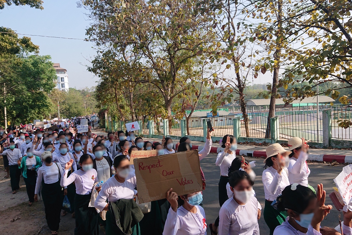 Des enseignants manifestent en février 2021, peu après le coup d’État, dans l’État Kayin.