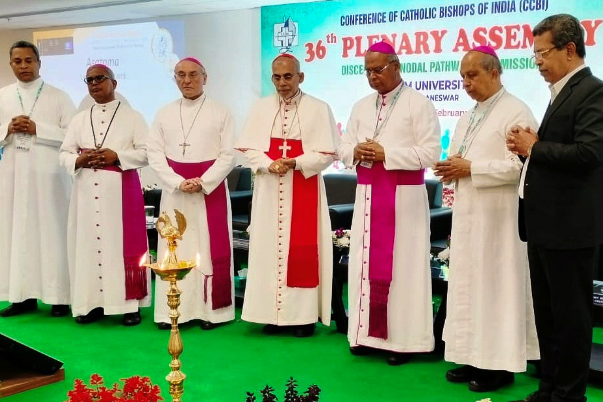 Le 28 janvier à Bhubaneswar, Orissa, lors de la 36e Assemblée plénière de la Conférence épiscopale indienne (CCBI). Au centre, le cardinal Ferrao, président de la CCBI.