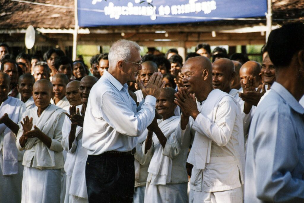 Le père François Ponchaud rentre en France après avoir servi l’Église au Cambodge durant 56 ans