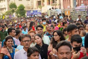 Une foule dans une rue de Dacca, la capitale bangladaise (juillet 2022).