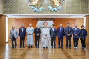 En octobre 2024 à Séoul, lors d’une rencontre interreligieuse au siège de l’Ordre Jogye du bouddhisme coréen (représentant du bouddhisme coréen traditionnel).