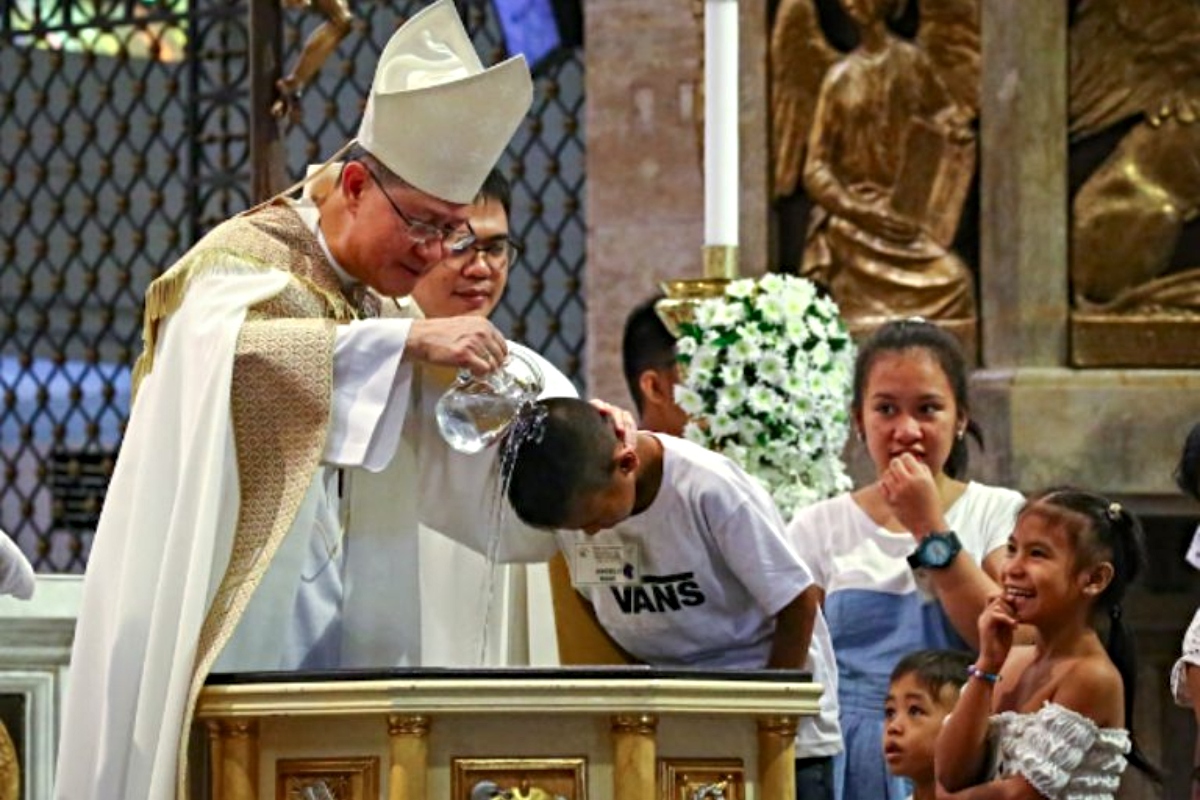 En 2019 dans la cathédrale de Manille, lors du baptême de 450 enfants des communautés urbaines les plus pauvres de la capitale philippine.