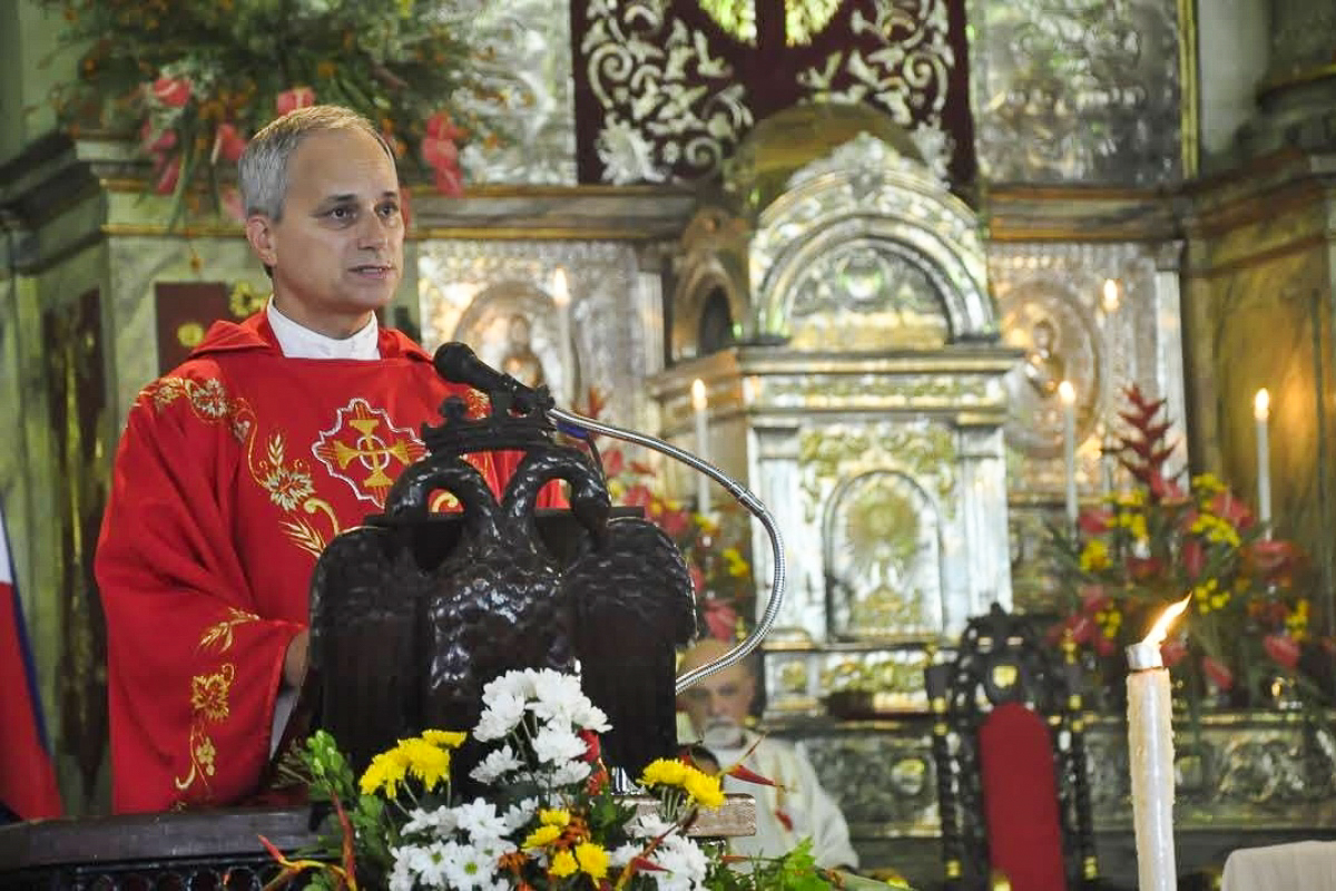 Le père Prevost, alors prieur général, en 2010 dans l’église Saint-Augustin de Manille Intramuros.
