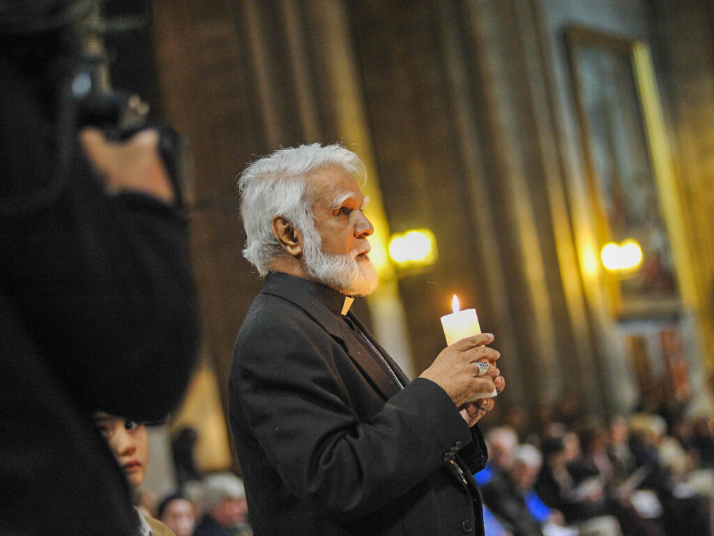 Mgr Coutts (ici à Notre-Dame de Paris en 2016) : « Nous étions vraiment frères et sœurs. Cette fraternité doit être redécouverte aujourd’hui. »