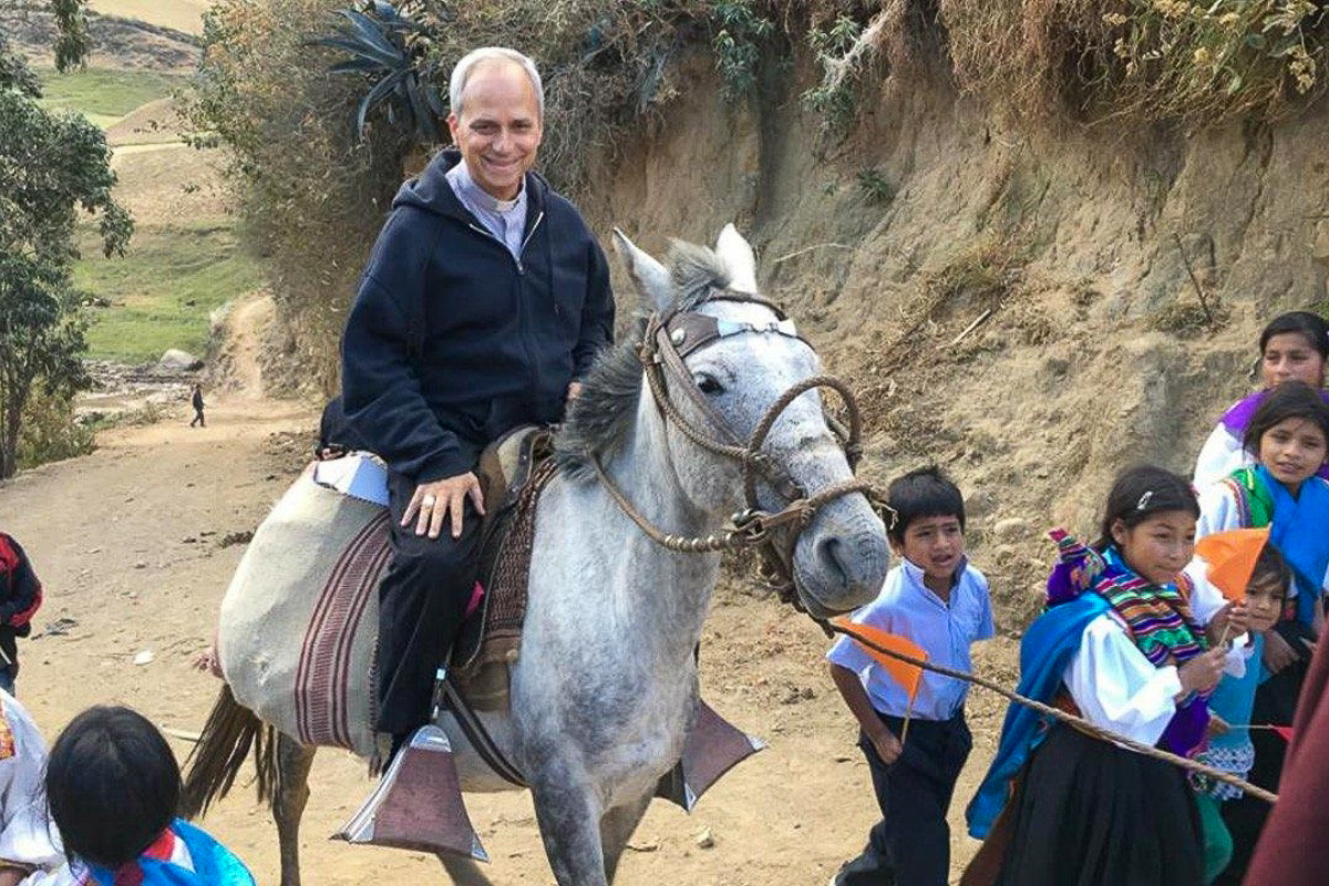 Mgr Samson Shukardin, président de la Conférence épiscopale pakistanaise, a salué la vaste expérience missionnaire du pape Léon XIV (ici au Pérou où il a passé plus de 20 ans).
