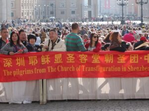 Pour ce témoin anonyme, la réaction des catholiques chinois à l’élection du premier pape américain contraste fortement avec celle de la propagande officielle.