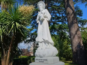 Une statue de Notre-Dame de La Vang, dont le sanctuaire se trouve près de Hué dans le centre du Vietnam, a été inaugurée le mois dernier dans les Jardins du Vatican.