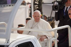 Dès son élection en 2013, le pape François a œuvré activement pour le dialogue interreligieux, pour le dialogue diplomatique et le respect des peuples mais aussi pour les migrants et la protection de l'environnement à travers le monde. Il avait rapidement fait de l’Asie une de ses priorités pastorales. Il aura visité 12 pays d'Asie en 12 ans de pontificat. Ce dossier rend hommage à un pape dont l’action missionnaire a profondément marqué le monde et revient sur ses messages d'espoir aux Asiatiques.