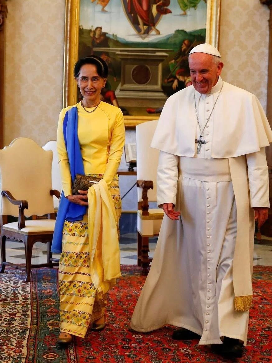Aung San Suu Kyi avec le pape François, au Vatican en 2017.