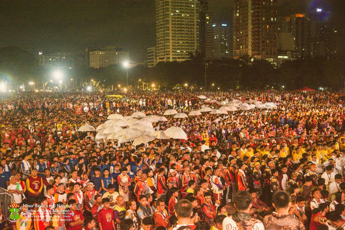 Des milliers de fidèles lors d’une messe en plein air célébrée par le cardinal Jose Advincula, archevêque de Manille, en janvier 2025 au Luneta Park.