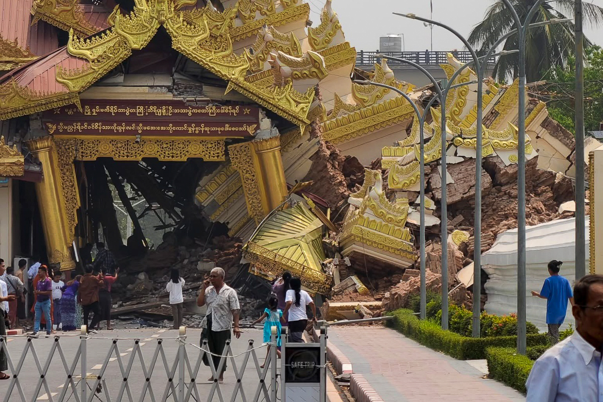 La pagode de Mahamuni, à Mandalay après le tremblement de terre.