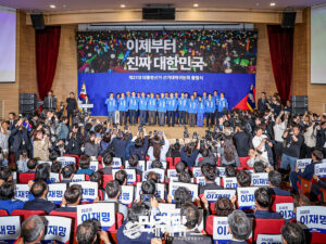 Lee Jae-myung, le 21e président sud-coréen, ici sur scène le 30 avril lors du lancement de sa campagne électorale.