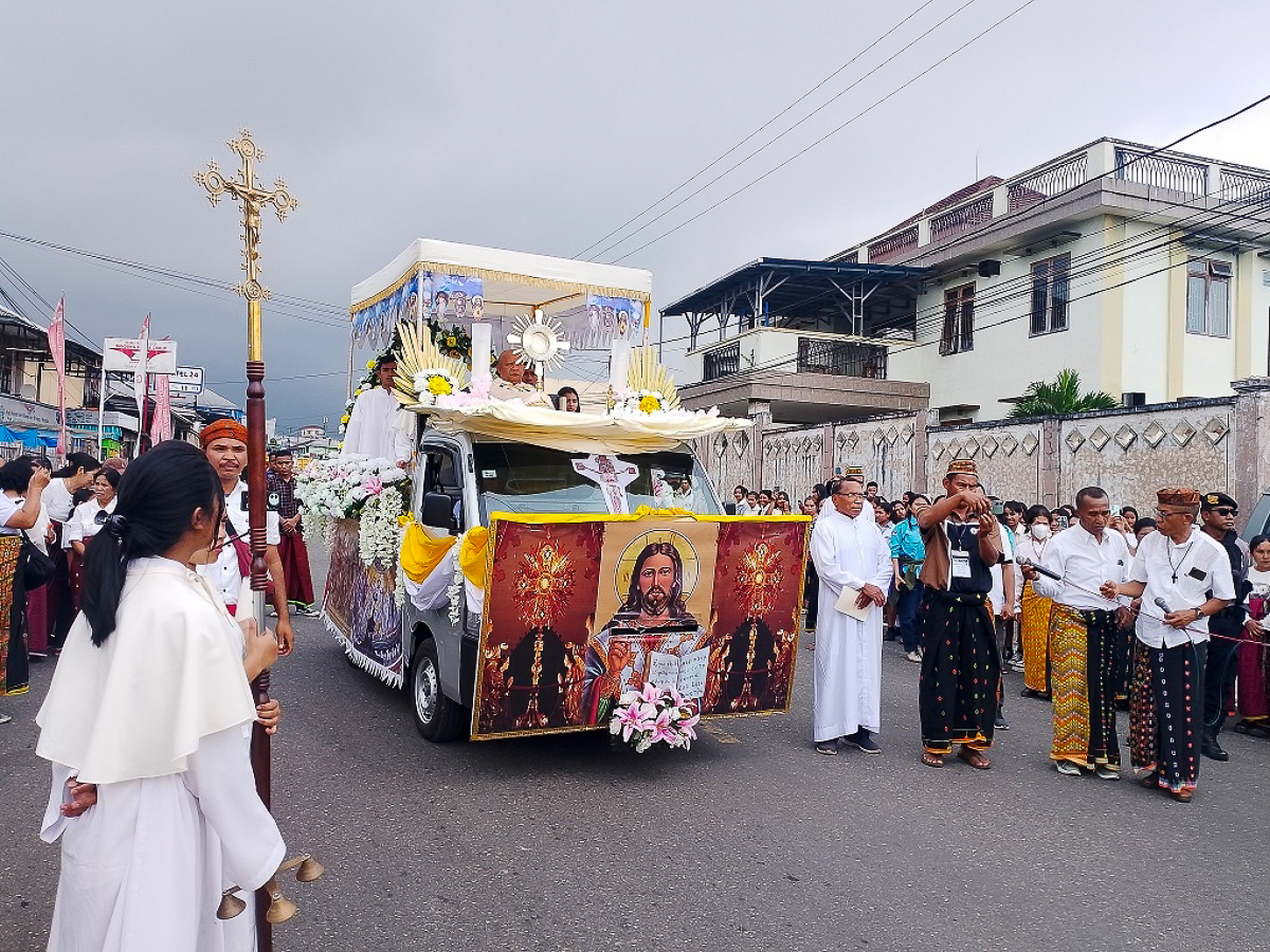 Plusieurs milliers de catholiques de Flores ont célébré la Fête-Dieu les 20 et 21 juin dans le diocèse indonésien de Ruteng.