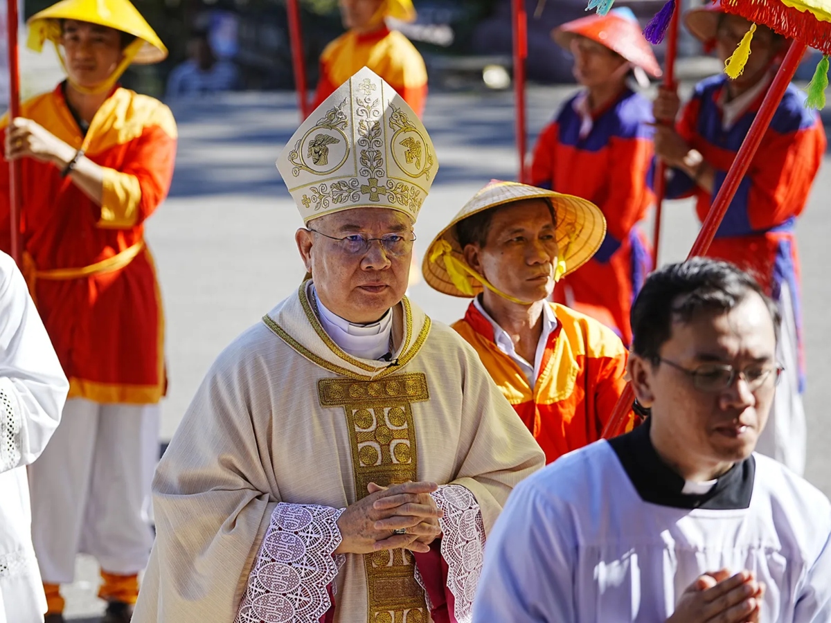 Mgr Joseph Dang Duc Ngan a succédé à Mgr Linh le 24 mai à la tête de l’archidiocèse de Hue, dans le centre du Vietnam. Il a reçu le pallium le 29 juin au Vatican.