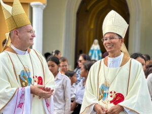 Mgr Olivier Schmitthaeusler et Mgr Pierre Suong Hang Ly, en 2023 au Cambodge.
