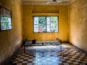 Une cellule de l’ancienne prison S-21, aujourd’hui le musée du génocide de Tuol Sleng, à Phnom Penh, Cambodge.