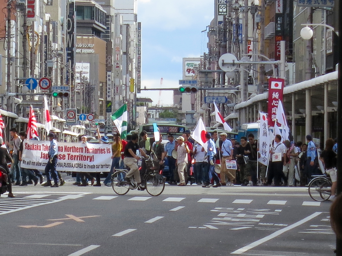Une manifestation au Japon contre les différentes ambitions territoriales autour des îles Senkaku, en mer de Chine de l’Est.