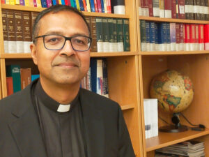 Le père Richard Anthony D’Souza, originaire de Goa en Inde, a été nommé directeur de l’Observatoire du Vatican le 31 juillet par le pape Léon XIV.