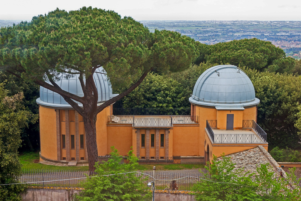 Les deux dômes de l’Observatoire du Vatican, au palais pontifical de Castel Gandolfo.